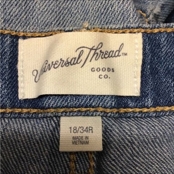Universal Thread Women’s Relaxed Straight Light Wash Jeans, Blue, Size 18R - Picture 6 of 9